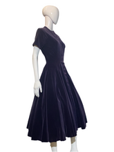 Load image into Gallery viewer, 1950's Deep Purple Velvet "Anne Fogarty" Party Dress Size S