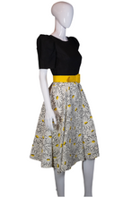 Load image into Gallery viewer, 1980's Daisy Print Party Dress Size S