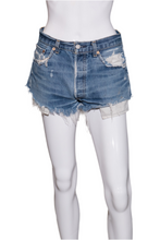 Load image into Gallery viewer, Y2k Levi's 501 Cut-off's Size 30" Waist