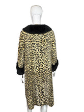 Load image into Gallery viewer, 1960's Faux Leopard Coat - Size M/L