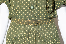 Load image into Gallery viewer, 1940's Green & Chartreuse Capelet Day Dress - Size M
