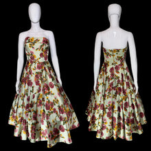 Load image into Gallery viewer, Floral strapless dress on a mannequin