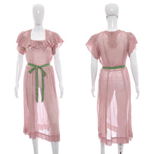 Load image into Gallery viewer, 1930's Queen Make Pink Daisy Print Dress Size M/L