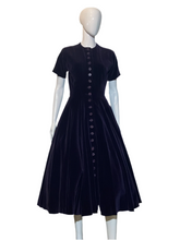 Load image into Gallery viewer, 1950's Deep Purple Velvet "Anne Fogarty" Party Dress Size S