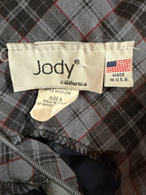 Load image into Gallery viewer, Plaid dress manufacturing tag