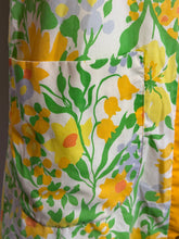 Load image into Gallery viewer, 1960's Floral House Coat - Size L