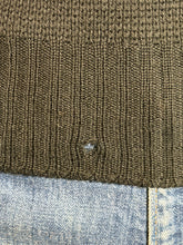 Load image into Gallery viewer, Close up of a small hole on the waistband