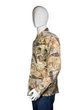 Load image into Gallery viewer, Mannequin wearing a patterned shirt against a plain wall