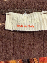 Load image into Gallery viewer, Textile tag with 'Sathia Made in Italy' label on a textured fabric background