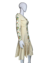 Load image into Gallery viewer, Vintage cream-colored dress with floral pattern on a mannequin