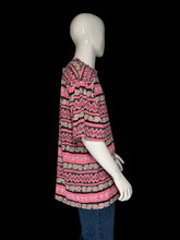 Load image into Gallery viewer, Mannequin wearing a pink patterned shirt