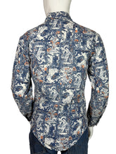 Load image into Gallery viewer, Mannequin wearing a patterned shirt on a plain background
