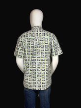 Load image into Gallery viewer, Short sleeve button up with 1980's geometric scribble print on a mannequin