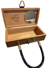Load image into Gallery viewer, 1960’s Towne and Country Box Purse