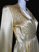 Load image into Gallery viewer, 1940's Cream Satin Quilted Dressing Robe - SIze S