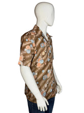 Load image into Gallery viewer, Mannequin wearing a patterned shirt on a plain background
