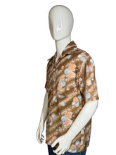 Load image into Gallery viewer, Mannequin wearing a patterned shirt on a plain background