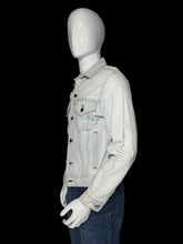 Load image into Gallery viewer, A light-wash denim jacket displayed on a white mannequin torso, paired with dark blue jeans.