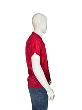 Load image into Gallery viewer, Mannequin wearing a red shirt and blue jeans on a white background
