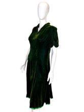 Load image into Gallery viewer, 1930's Emerald Green Velvet Dress Size M