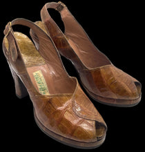Load image into Gallery viewer, 1940s Alligator Platform Heels – Made in Mexico City – Size 5.5