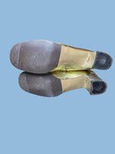Load image into Gallery viewer, Close-up of the soles of the boots