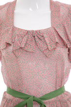 Load image into Gallery viewer, 1930's Queen Make Pink Daisy Print Dress Size M/L