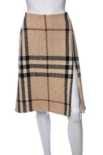 Load image into Gallery viewer, 2000&#39;s Tan Plaid Nova Check Knee Length Skirt Size L
