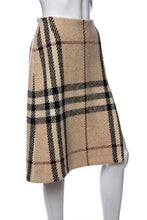 Load image into Gallery viewer, 2000&#39;s Tan Plaid Nova Check Knee Length Skirt Size L
