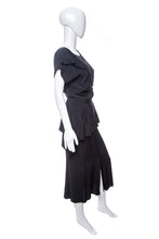 Load image into Gallery viewer, 1940's Black Tiered Ruffle and Lace Detail Gown Size M