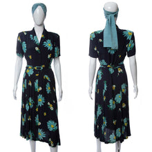 Load image into Gallery viewer, 1940&#39;s Navy and Light Blue Daisy Print Short Sleeve Midi Dress Size M
