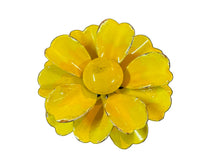 Load image into Gallery viewer, 1960’s Yellow Metal Flower Broach

