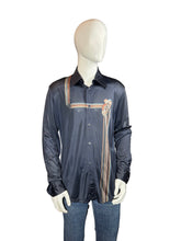 Load image into Gallery viewer, Mannequin wearing a dark blue shirt with a striped pattern on a white background
