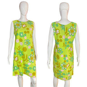 1960’s Green Floral Line Drawing Shift Dress Size M/L