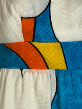 Load image into Gallery viewer, Close up of the fabric showing some color bleed
