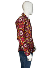 Load image into Gallery viewer, a mannequin wearing a patterned shirt with a geometric design.
