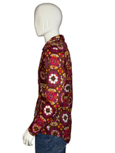 Load image into Gallery viewer, a mannequin wearing a patterned shirt with a geometric design.
