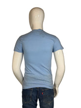 Load image into Gallery viewer, Mannequin wearing a blue shirt and jeans on a plain background
