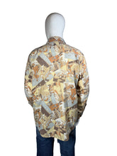 Load image into Gallery viewer, Mannequin wearing a patterned shirt against a plain background
