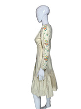 Load image into Gallery viewer, Vintage cream-colored dress with floral pattern on a mannequin
