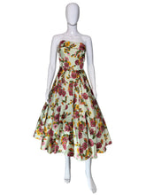 Load image into Gallery viewer, Floral strapless dress on a mannequin 
