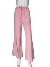 Load image into Gallery viewer, Mannequin wearing pink pants against a plain wall.
