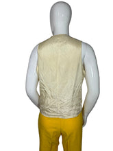 Load image into Gallery viewer, Mannequin wearing a vest
