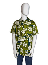 Load image into Gallery viewer, Mannequin wearing a green floral shirt against a plain background
