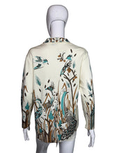 Load image into Gallery viewer, Mannequin wearing a patterned shirt with long sleeves on a plain background
