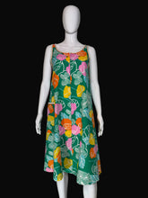 Load image into Gallery viewer, 1960's Cotton Floral Front Zip House Dress - Size M/L
