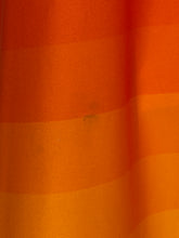 Load image into Gallery viewer, A close-up of a small stain
