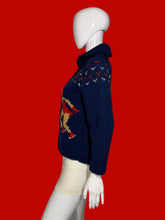 Load image into Gallery viewer, A navy blue knit zip-up cardigan sweater with a hood, featuring two large red and beige dancer motifs on the front, displayed on a white mannequin.
