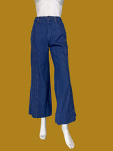 Load image into Gallery viewer, A pair of wide-leg cropped blue denim pants displayed on a white mannequin stand.
