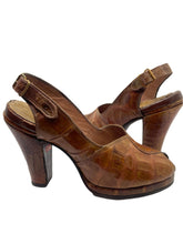 Load image into Gallery viewer, 1940’s Alligator Platform Heels Sz 5.5
